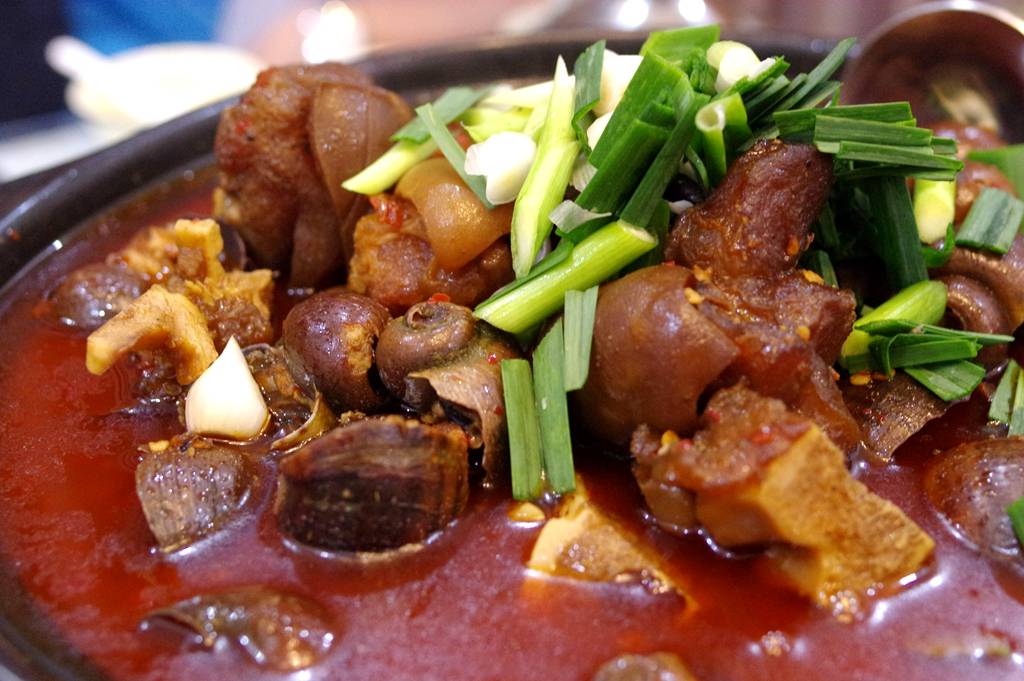 贵州乡旮旯招牌菜"田螺炖牛脚",其实用的福寿螺,到底能不能吃?