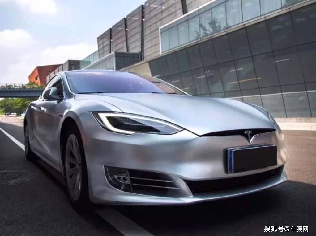 特斯拉model s 陶瓷银改色贴膜效果图