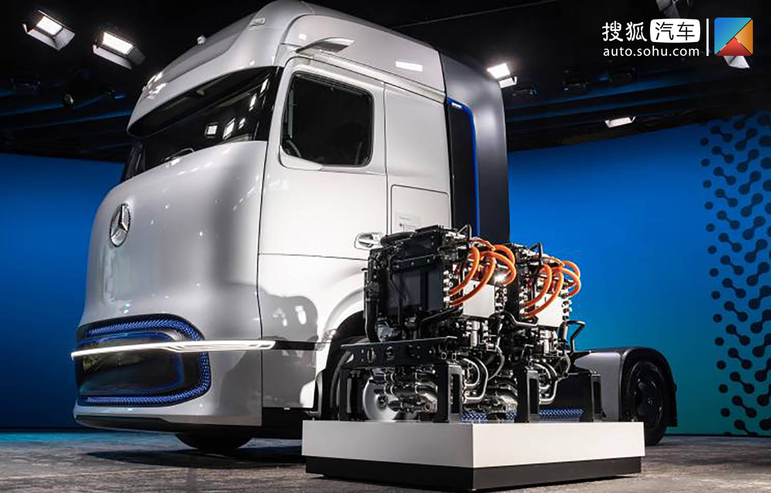 2000km续航里程 奔驰推出 genh2 氢能概念卡车
