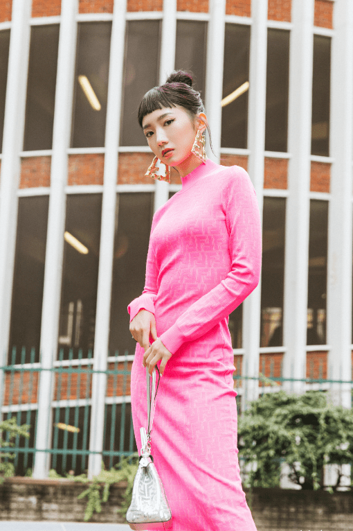 潮标|孟美岐新造型“丑”到难以置信？刘海是败笔，却被人说是时尚潮标