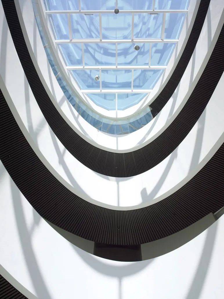 |机器人谷助力全国城市联赛 95后掌门人看好国际象棋