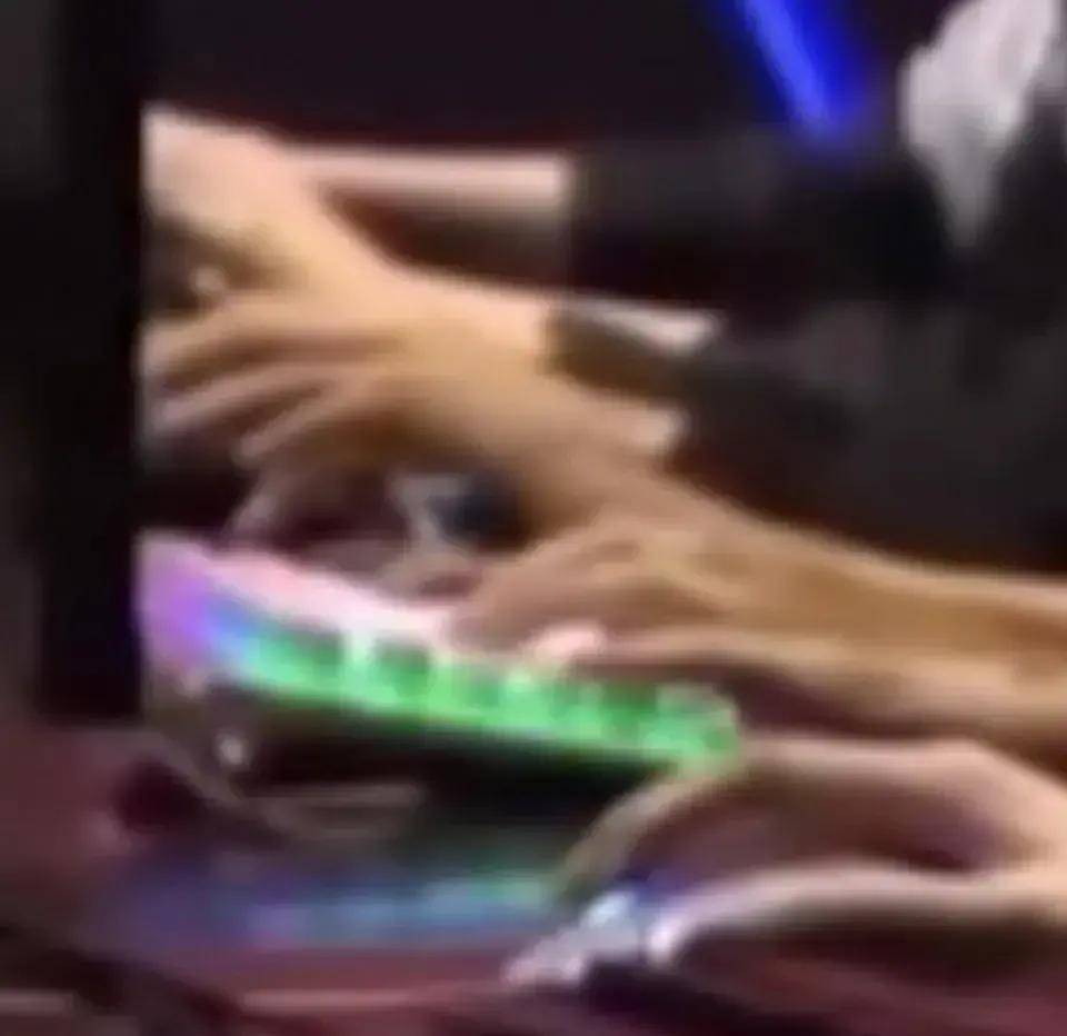 王俊凯|幼稚鬼王俊凯，这个从小到大都在炫耀发光的电竞男孩