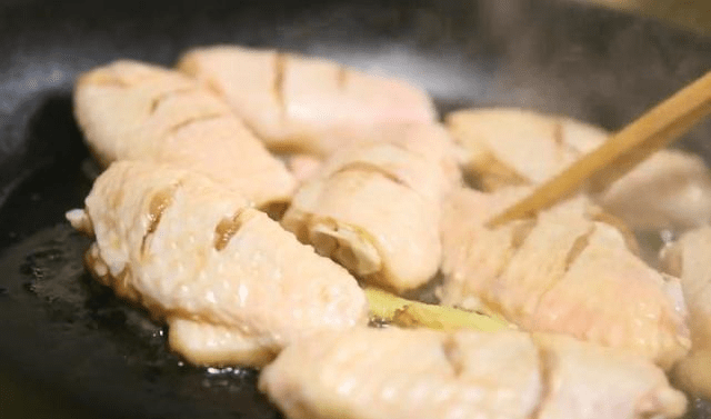 油加水怎么不炸 126121c625af4f2fbe54b2d7c08d0bbb.png