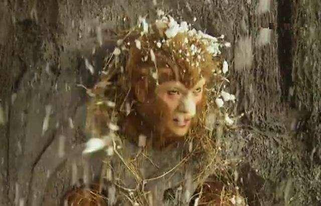 进步|孙悟空被压五行山下功力减退还是进步了？看他刚出来做了什么动作