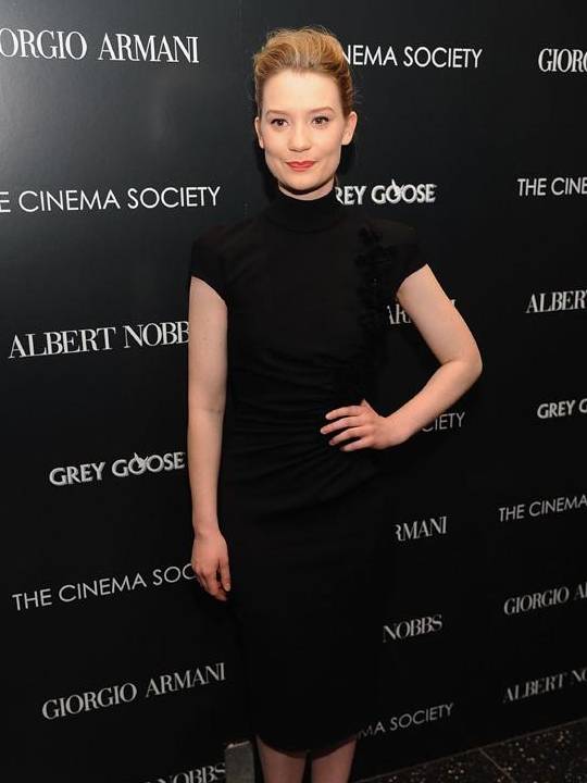 女性|多昂贵的礼服都不如一条小黑裙，比你想的更时髦，闪耀年底派对季