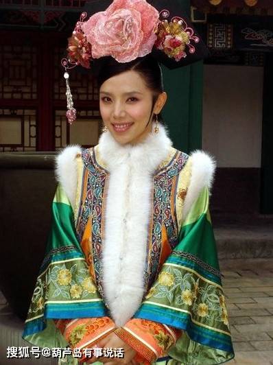 一出道就当上女主，当红期嫁导演幸福了11年，如今息影成女强人