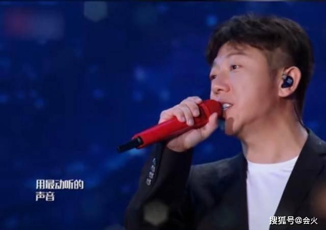 一身|陈羽凡近照发福认不出,脱衣显一身赘肉,与小女友球场互动太亲密