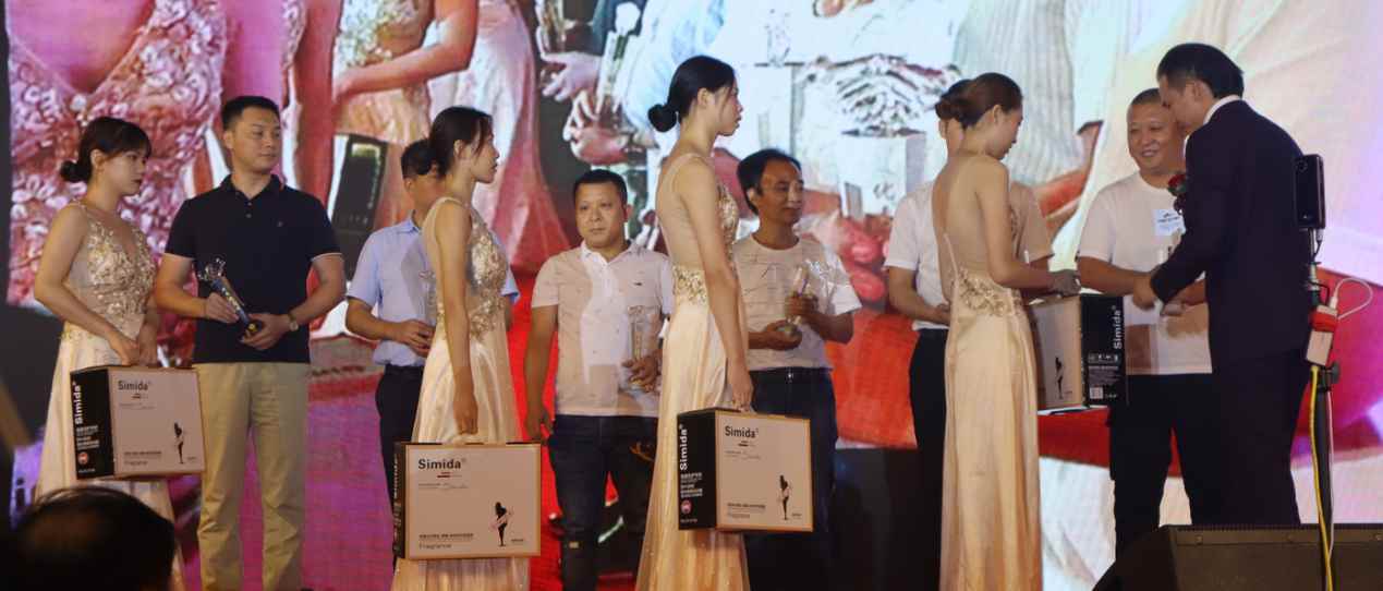 品牌|小爱裙一夜爆红 这一条小爱裙究竟有何魅力 ----记小爱裙新品订货会暨九粤九周