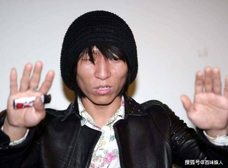 陈羽凡约会小女友露啤酒肚 活成了幸福的路人