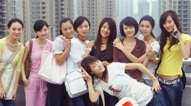 曾给杨幂做过助理,因长相甜美被导演看中,如今32岁成功逆袭