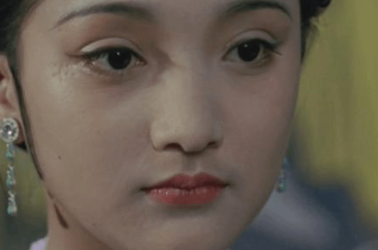 变化|关晓彤生日蹦迪被骂不检点,有谁注意到了她悄悄变化的眼睛...