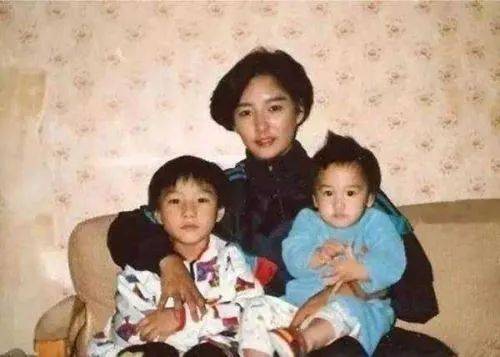 70岁老戏骨情史荒唐，已婚抛弃17岁女星，5个孩子