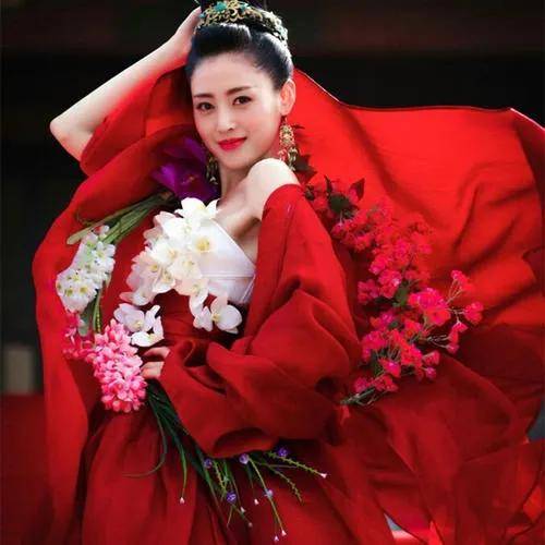 fa|央视镜头太可怕了,张天爱鼻子顶破天,被李沁吊打…