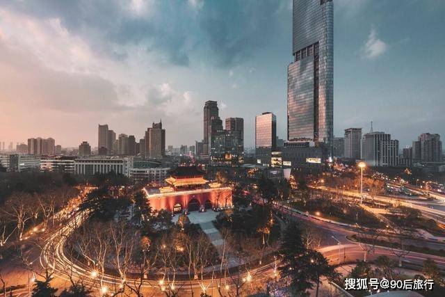 原创无夜景,不南京:站在南京紫峰大厦,遇见别致的南京