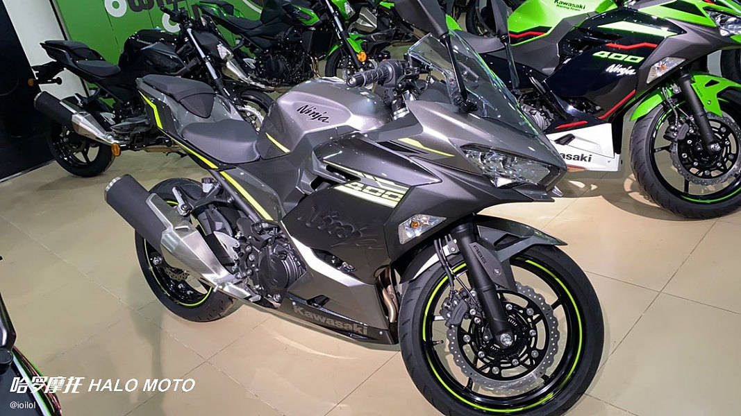 【机车】: 2021款ninja400 灰色实拍