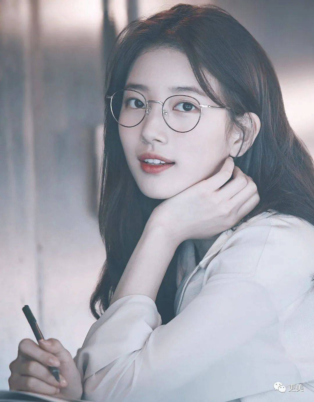 翻版|央视第一甜妹诞生!翻版奶茶,全网舔屏,却早就离婚了?