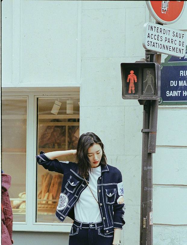 气质|大表姐刘雯真不愧是超模啊！牛仔套装气质明显不一样，随便穿都美