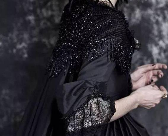 世纪|她亲手制作出十八九世纪复古裙,穿越时空的美感棒呆