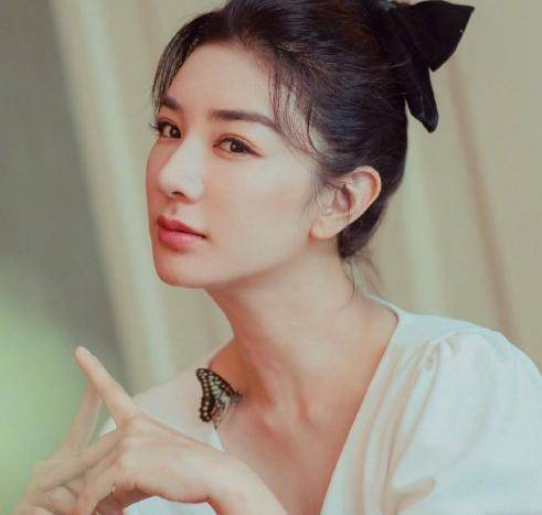 七年不敢出门见人，黄奕直言婚姻撕碎了自己