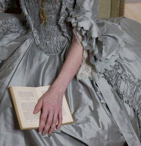 世纪|她亲手制作出十八九世纪复古裙,穿越时空的美感棒呆