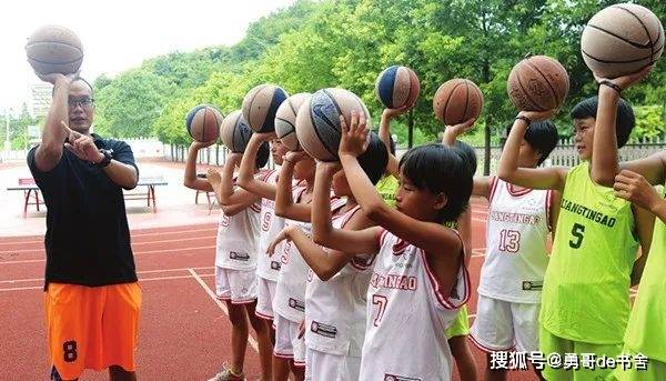 从“网瘾少年”到乡村体育老师，他用篮球把留守女童送入名校