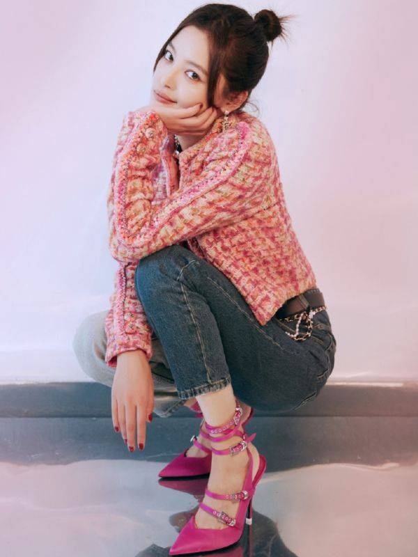 网络|辛芷蕾“M字蹲”走红网络！正面看无丝毫赘肉，体重超90就别试了