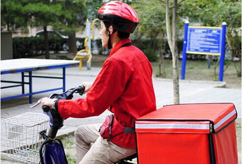 消息资讯|高校外卖堆积外卖员称月入两到三万，外卖真有那么赚钱吗？