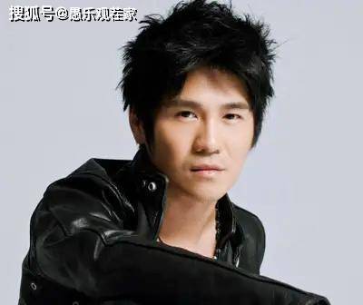 曹格女儿庆生照曝光，五官长开眼睛变大，终于
