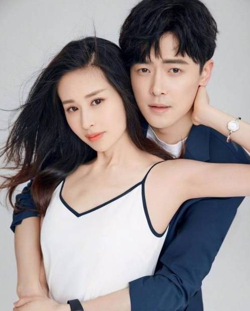 服装|宝妈颖儿踩恨天高还不够，还要踩着砖块，还好颜值能打