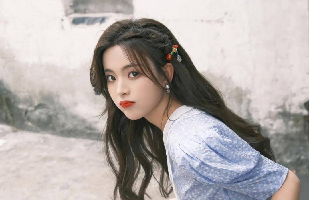 眼睛|原创杨超越真是连装都懒得装了，哭戏全靠眼药水硬撑，没想到连杨紫也？！