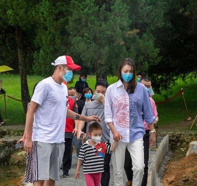 林丹|儿子3岁就已有“大长腿”，运动天赋超棒林丹夫妻身高遗传到位