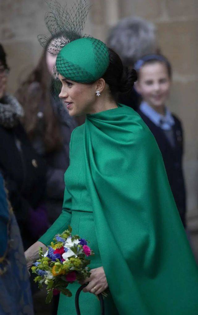 王室|哈里梅根又想做公众人物？退出王室后现身，梅根气质不如凯特