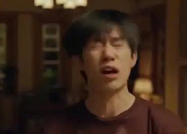 睁不开|原创易烊千玺被男演员呼巴掌，现场真打让眼睛都睁不开，细节让人叫好