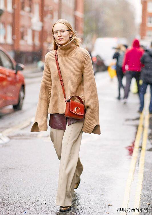 秋冬巨|驼色单品已out了!秋冬巨火的C位色叫“砂岩褐”,谁穿谁高级