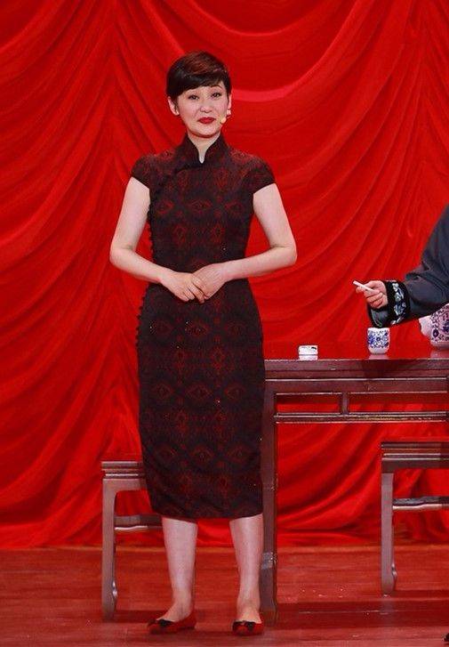 皱纹|徐帆老了双下巴明显，脸上皱纹也多了，但总比那些僵尸脸好看！