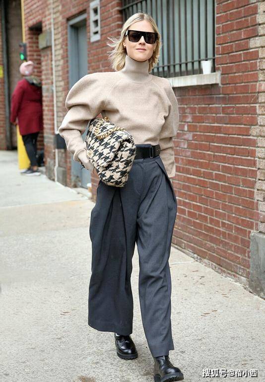 秋冬巨|驼色单品已out了!秋冬巨火的C位色叫“砂岩褐”,谁穿谁高级