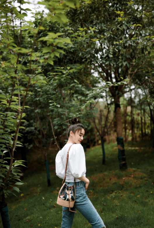 新造型|“常年被黑”如今成功出镜，袁姗姗新造型受夸赞，上衣领口是亮点