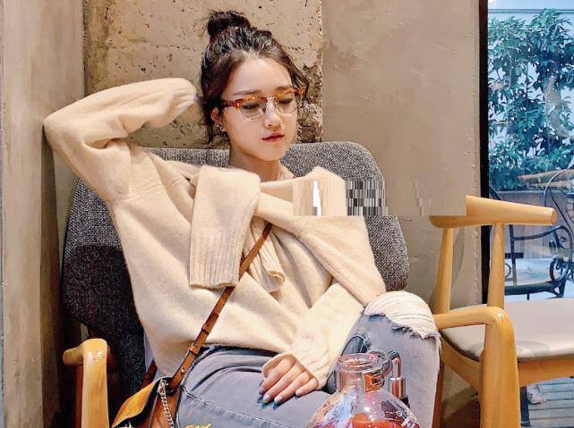 心动的信号:姚沐希学生时期浓妆照流出,眼妆抢镜,是否整容一看便知
