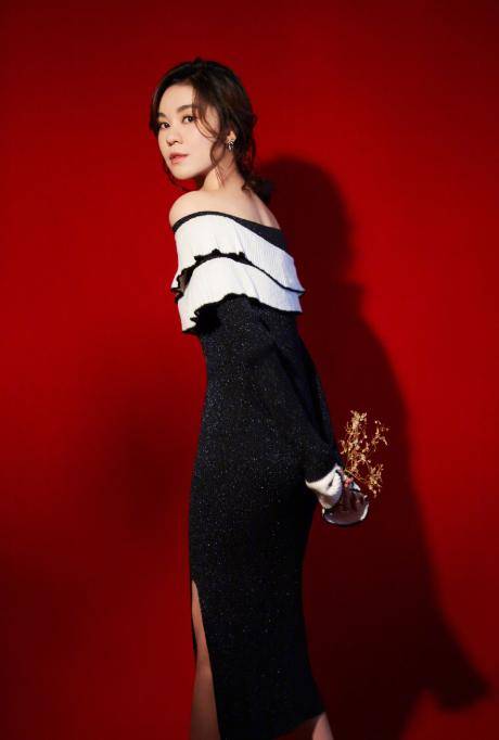 服装|郁可唯真挺摩登的，穿大号格子装，双眼柔情太容易让人陷进去