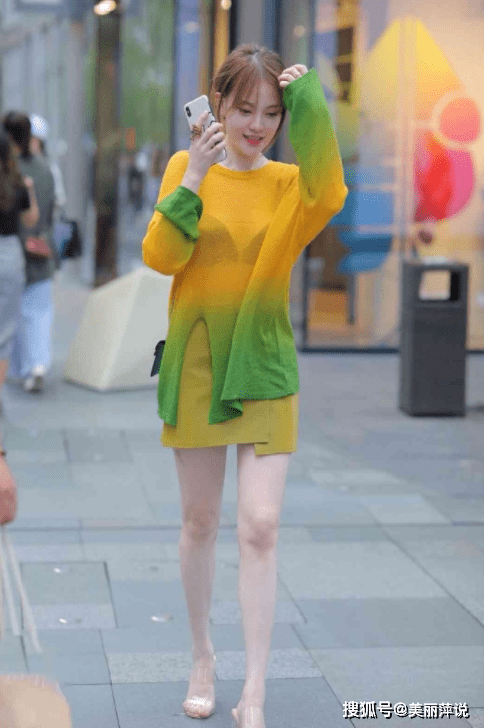 慵懒感美女穿搭推荐 733ab46c7cc647858509e2d9bcbf23ed.png