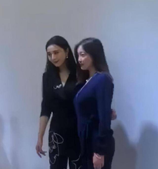 西装|范冰冰变汽车宝贝！穿涂鸦西装没肚腩，生图曝光颜值还在气场没了