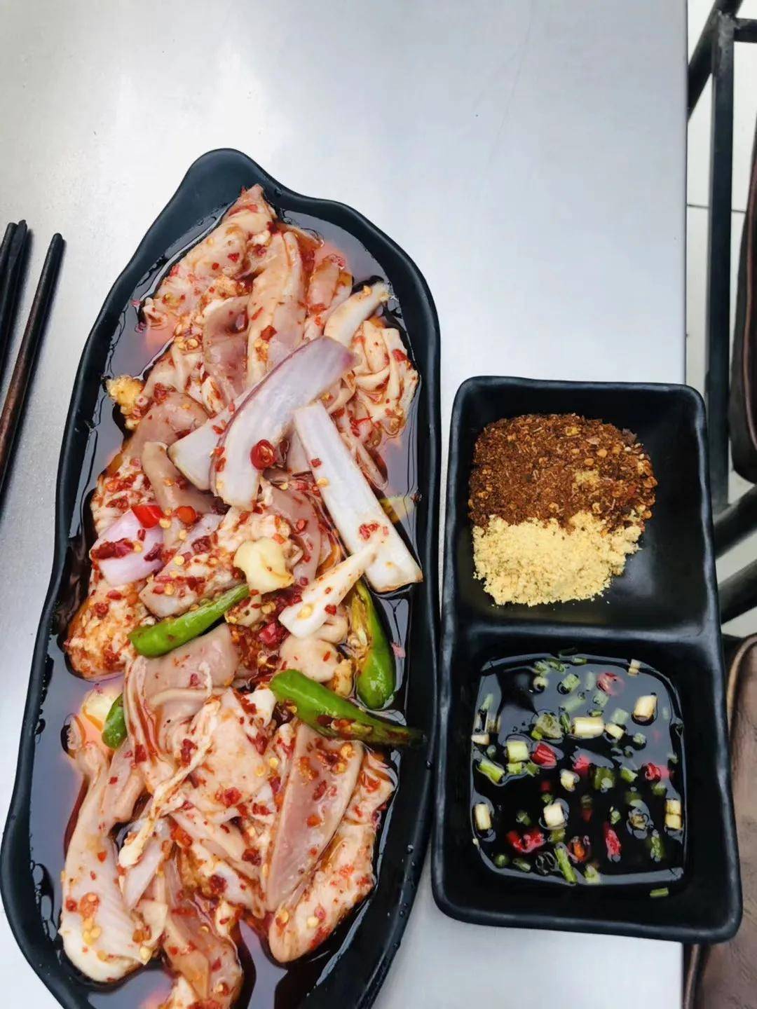 精品|海来阿木唱而优则开饭店，大凉山阿木烧烤庄园10月10日开业，众明星捧场献唱