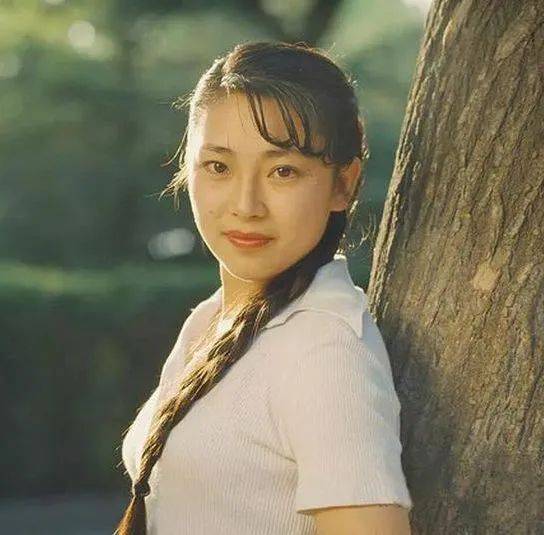 少林|原创30年前，被李连杰抛弃的前妻黄秋燕，如今怎么样了？