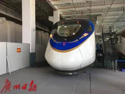 25日上午 18,22号线首列车顺利完成交付,这是广州地铁史上也是粤港澳