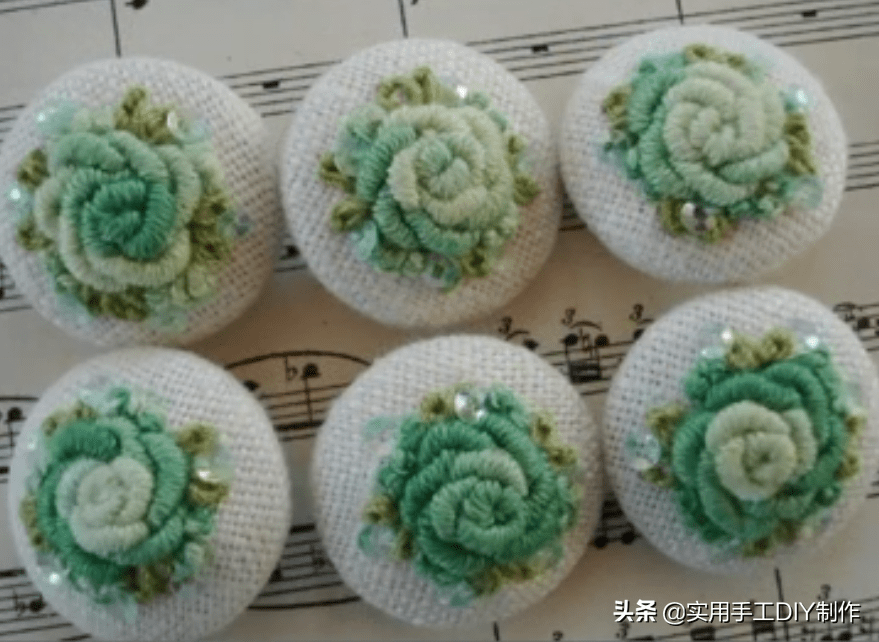 刺绣|「刺绣作品」100个迷人时尚的刺绣纽扣，装饰衣物美美的