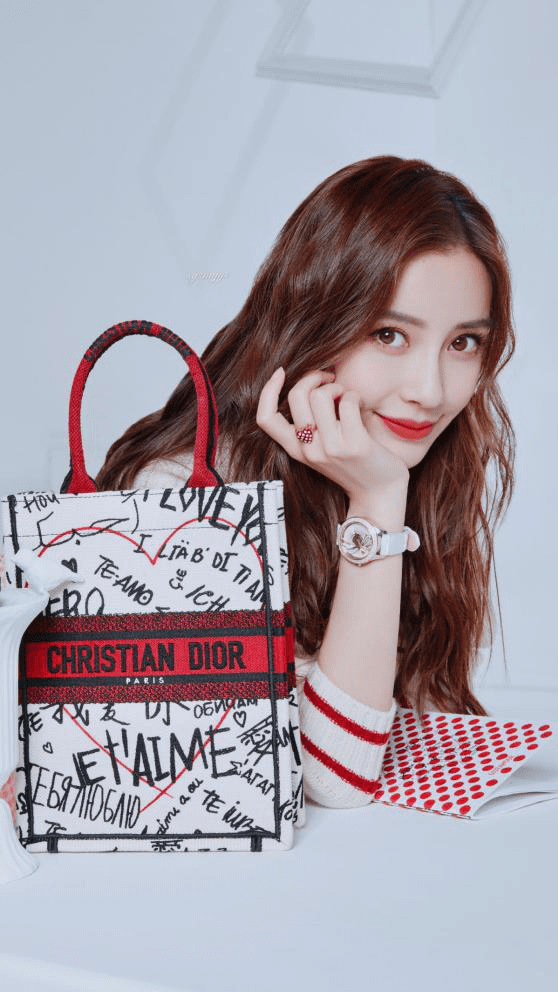 00后小花们初露锋芒 胡连馨靠什么吸引了DIOR的目光？|00后小花们初露锋芒 胡连馨靠什么吸引了DIOR的目光？