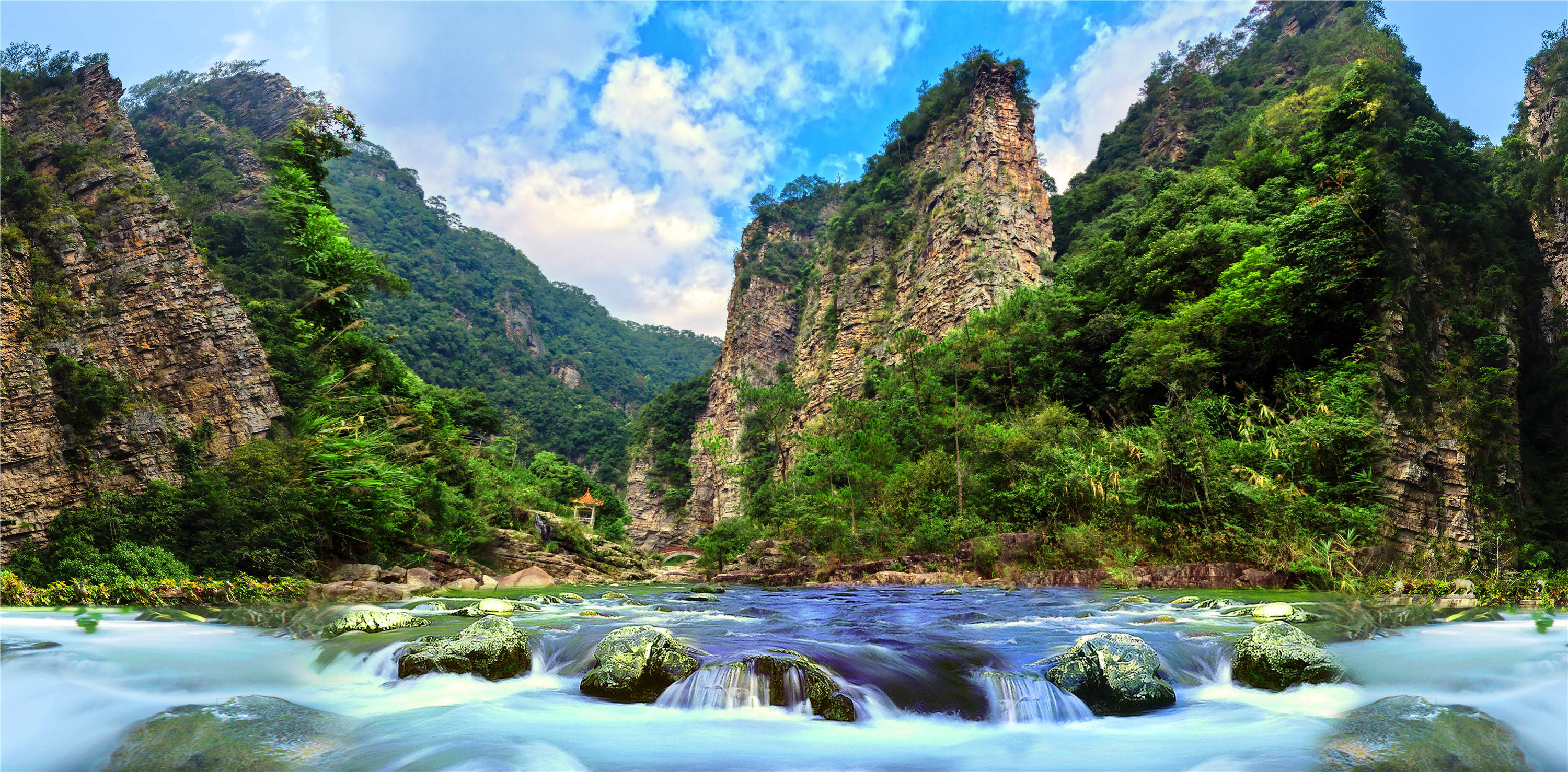 绿竹成廊,碧水成道,贺江蜿蜒,肇庆封开的风景不比阳朔