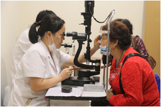 关爱老人|重庆爱尔眼科医院（总院）举行关爱老人眼健康活动！