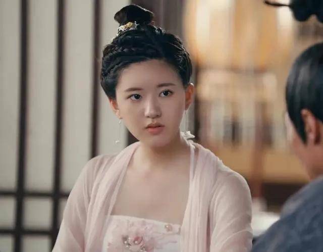 月入|原创月入千万没喝过可乐？这姐为啥痴迷给自己立智障人设啊...