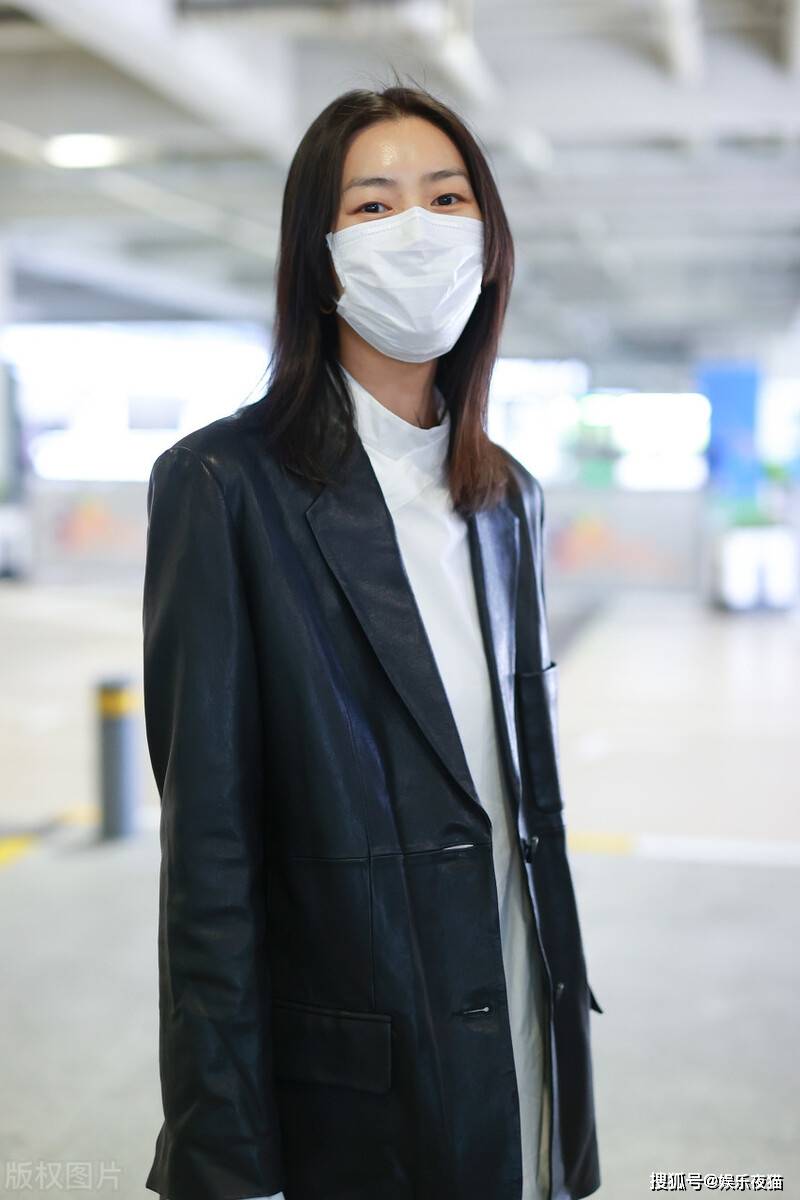 气质|“大表姐”刘雯气质独特，搭配高级，简单又时髦